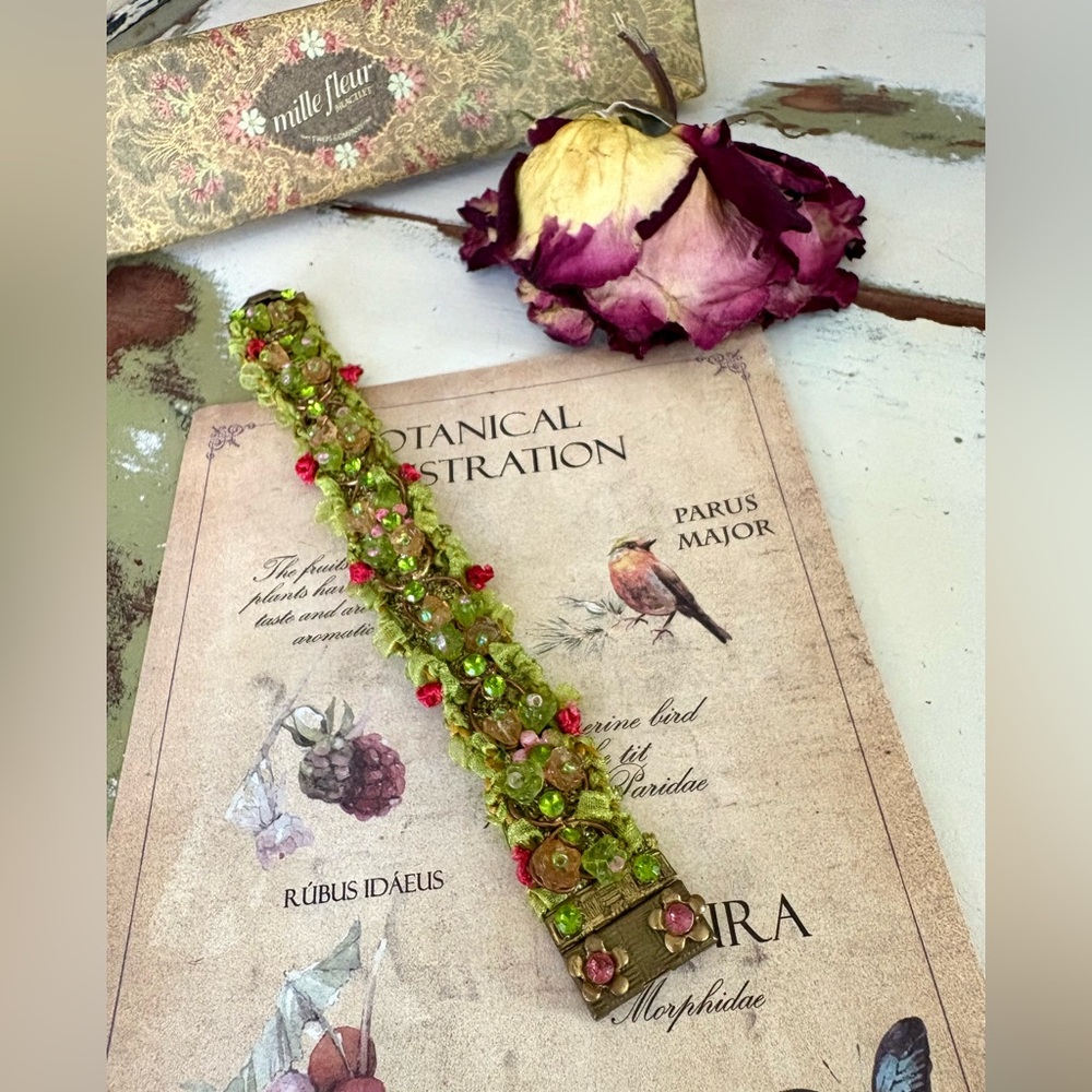 EUC Vintage HTF Green Red Mille Fleur Floral Glass Beaded Rhinestone Bracelet - Picture 4 of 10
